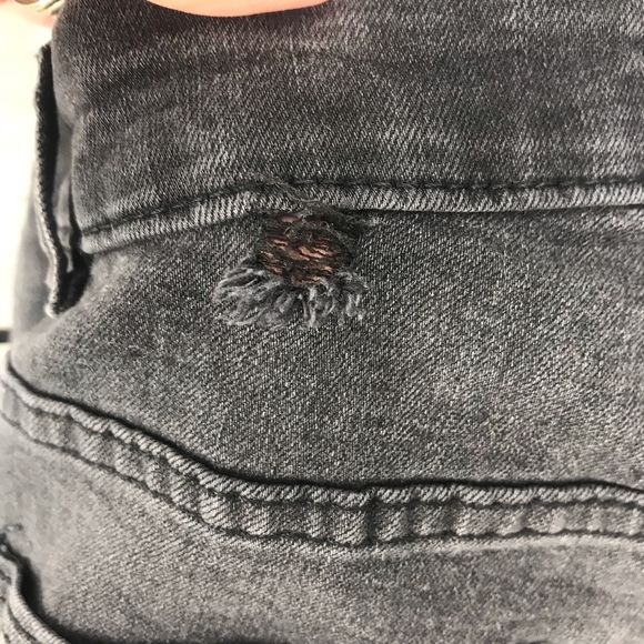 H&M distresses jeans black mid-rise size8 - Picture 5 of 9